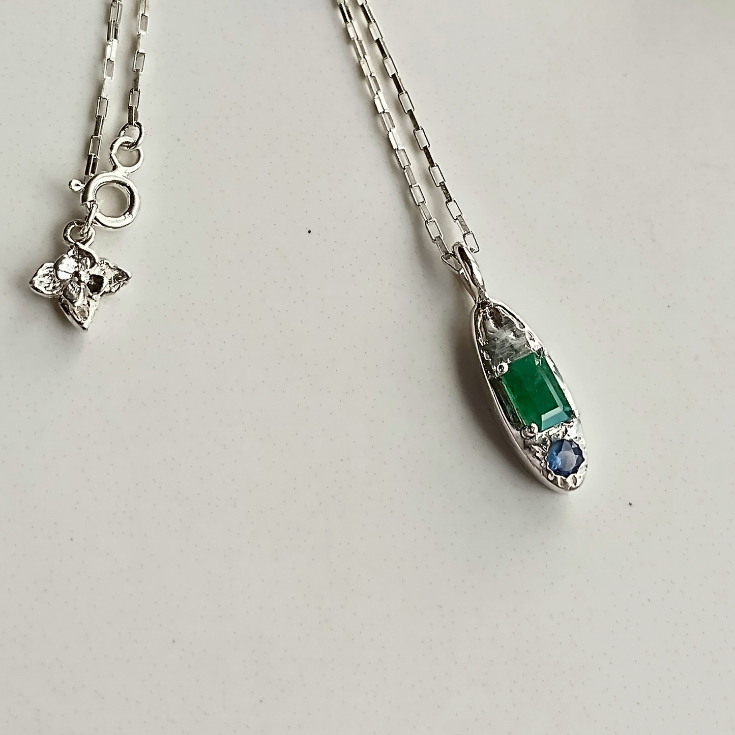 Emerald and sapphire pure silver necklace