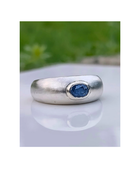 Soft Curve Blue Sapphire Ring